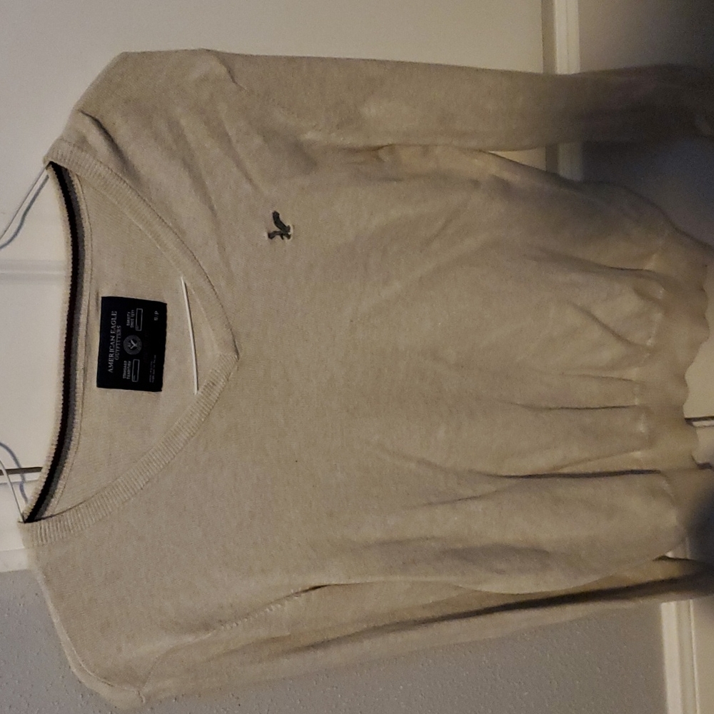 Small American Eagle V neck sweater shirt